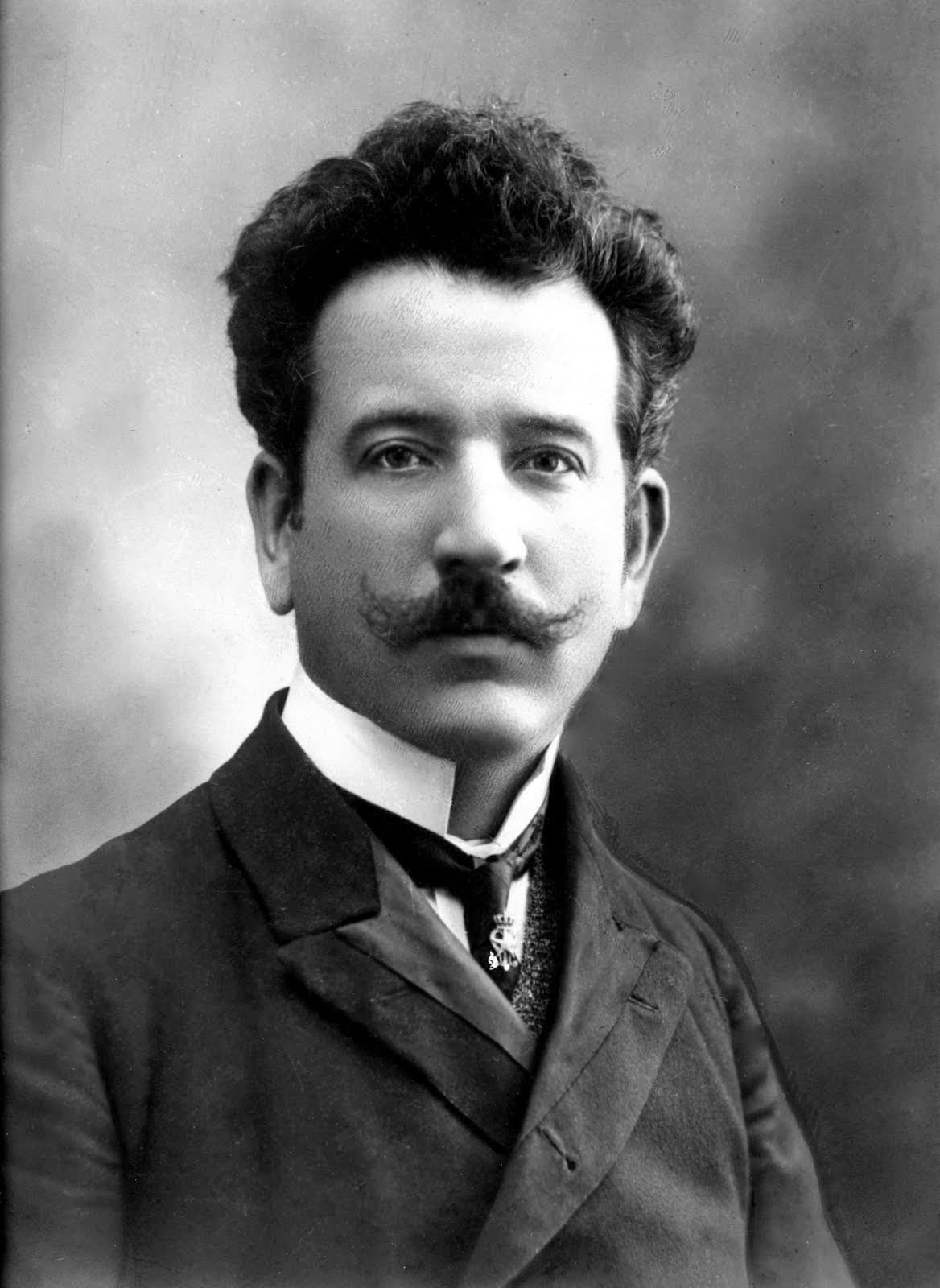 Black and white portrait of the composer 马可·恩里科·博西